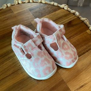 Pink leopard infant walking shoe